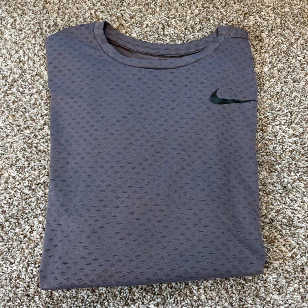 Like New Nike Men’s Dri-Fit Short Sleeve Shirt Size Large